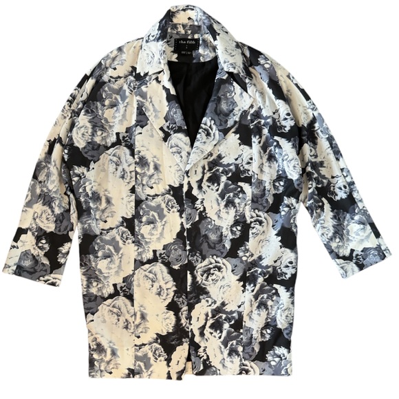 The Fifth Monochrome Floral Walking Home Coat - Picture 6 of 11